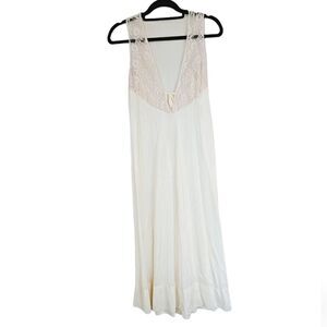Vintage '60s Movie Star Cream Nylon Lace Bust V-Neck Full Length Nightgown M